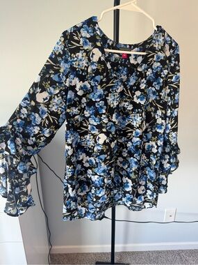 Vince Camuto Black Floral Ruffle Sleeve Blouse - Blue/White